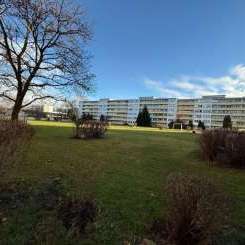 Provisionsfrei* Wohnen am Fasanenpark. Neu sanierte helle 3-Zimmer-Wohnung mit traumhaftem Bergblick und Tiefgarage - Ohne Provision! -