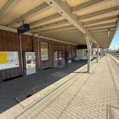 TRAUM VOM EIGENEN CAFÉ  DIREKT AM BAHNSTEIG!