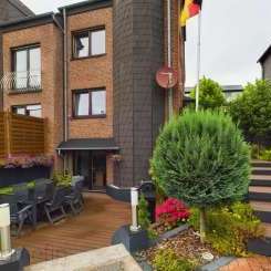 Wird frei., exklusives Reiheneckhaus mit Gartenidylle!
