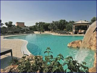 ***Großes Haus zur Nutzung als B&B mit Schwimmbädern und Gartenanlage in Apulia Salento Masseria***