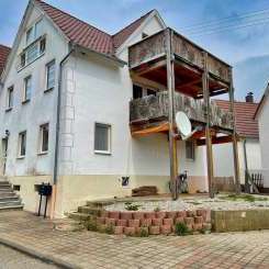 3 Familienhaus, Parkplätze, Terrasse, Balkone