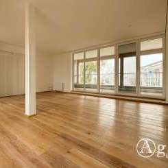 Lichtdurchflutete Dachgeschosswohnung mit großem Balkon in Bestlage