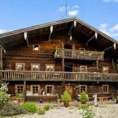 Pfarrkirchen, Niederbayern - Rarität - Original Rottaler Holzbauernhaus in toller Lage!