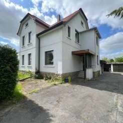 Massives Wohnhaus mit 2 Wohneinheiten und großem Garten