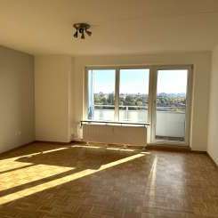 Sanierte 3-Zimmer Wohnung mit Blick auf Hamburg aus dem 12. Stock